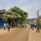 UBND xã Hà Tiến ra quân thực hiện giải tỏa hành lang ATGT trên địa bàn xã