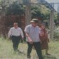 Đồng chí Lê văn Dậu,Bí thư huyện ủy kiểm tra công tác tuyên truyền trong xây dựng NT